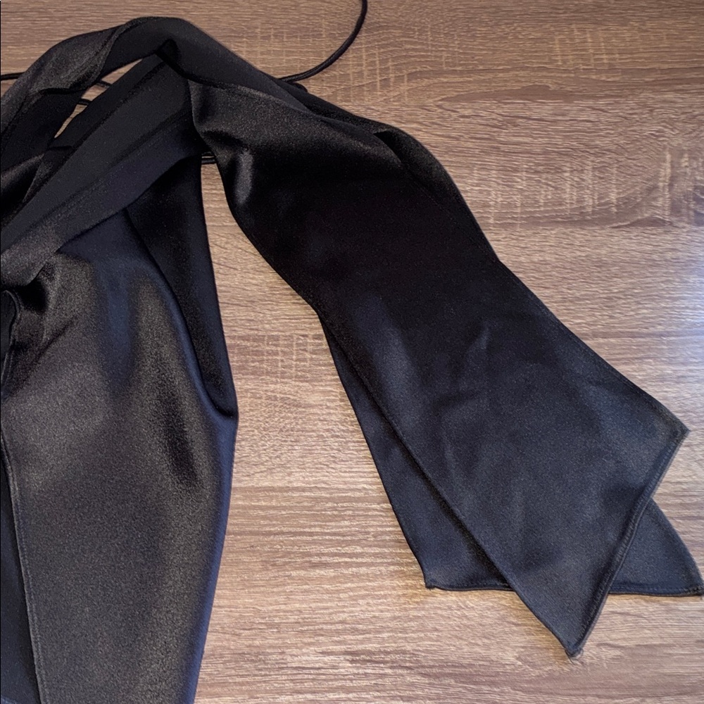EUC Alice + Olivia XS Black FRENCHIE HANDKERCHIEF HALTER TOP - Picture 9 of 12